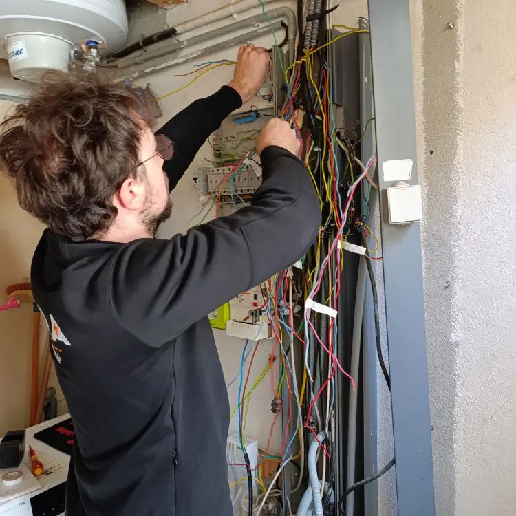 mise-aux-normes-électrique-saint-héand Travaux de mise en conformité électrique dans une maison à Saint-Héand